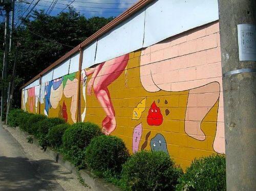 Entre, sente-se, reflita... e tire fotos com gente fazendo cocô.