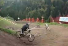 Bicicleta surpreende ao continuar corrida sozinha, saltando obstáculos como uma profissional!