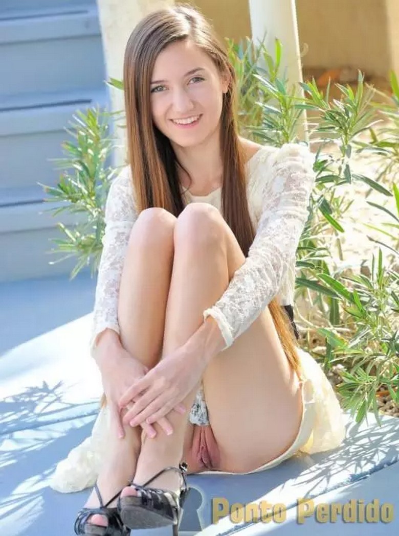 Sem Calcinha e Sem Vergonha – Elas Se Mostram em Publico 110