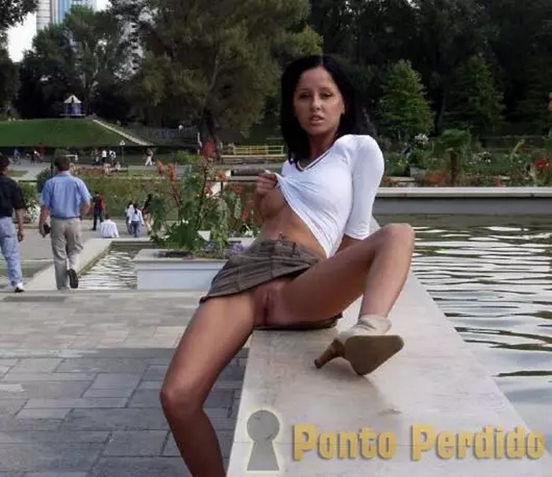 Sem Calcinha e Sem Vergonha – Elas Se Mostram em Publico 123