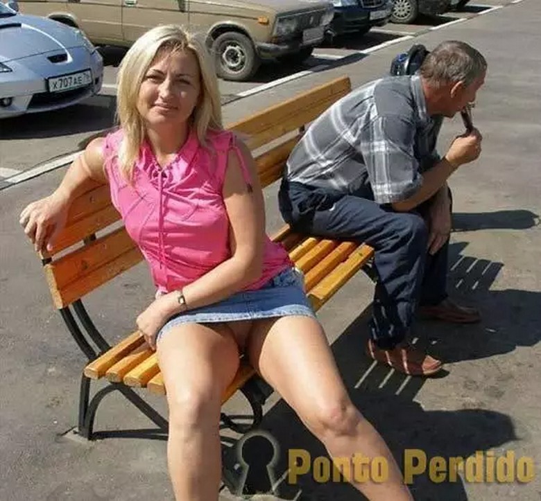 Sem Calcinha e Sem Vergonha – Elas Se Mostram em Publico 136