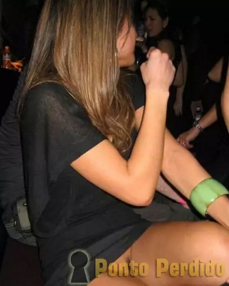 Sem Calcinha e Sem Vergonha – Elas Se Mostram em Publico 20