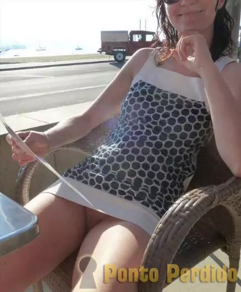 Sem Calcinha e Sem Vergonha – Elas Se Mostram em Publico 35