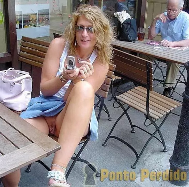 Sem Calcinha e Sem Vergonha – Elas Se Mostram em Publico 63