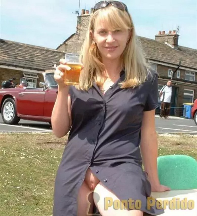 Sem Calcinha e Sem Vergonha – Elas Se Mostram em Publico 68