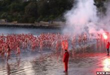 Centenas de australianos mergulham nus para celebrar o inverno 1