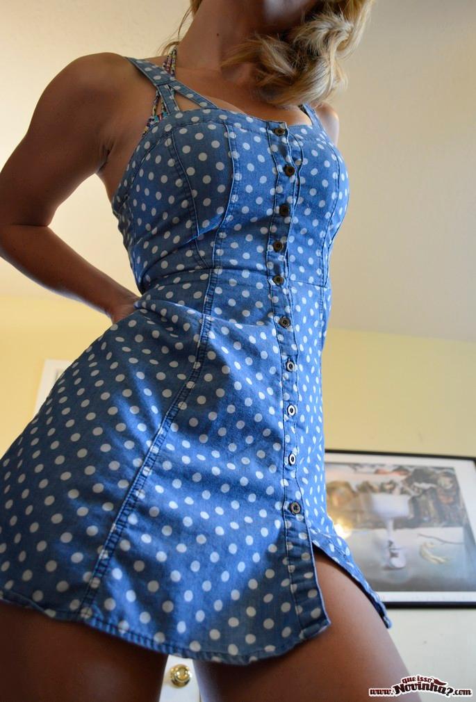 Loira na cam, peladinha e provocando sem pudor