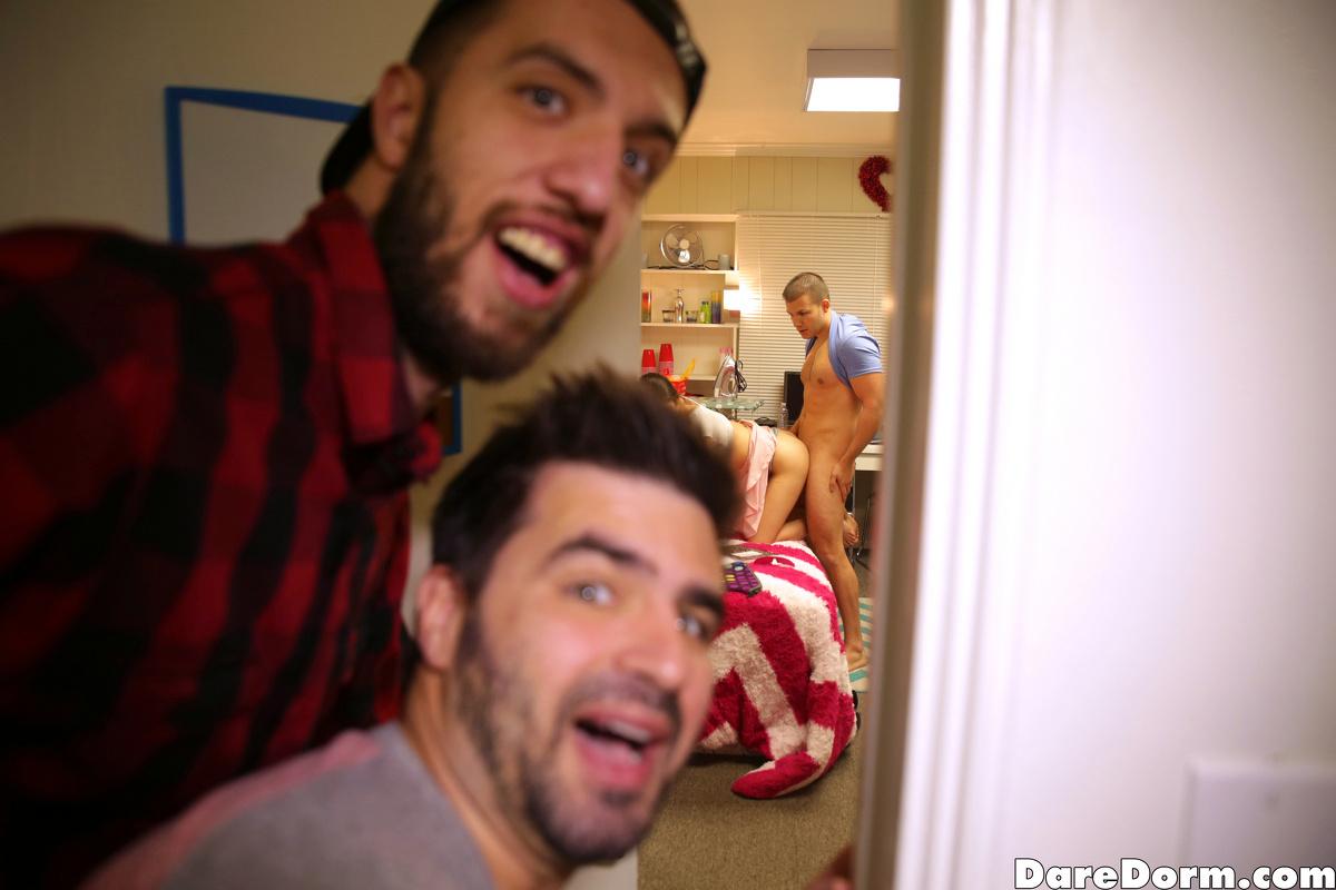 Universitários + tesão = putaria garantida