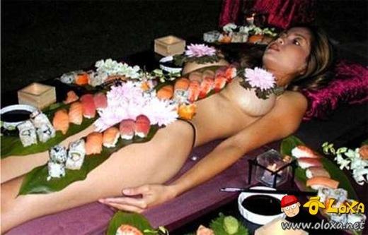 Servida e servindo — o sushi mais quente da noite.