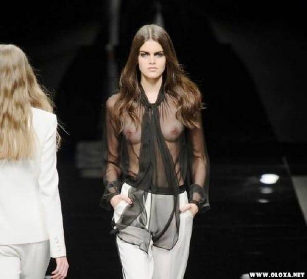 1 passarela lugar perfeito para mostrar os peitos 13