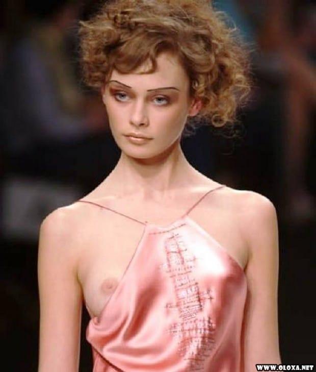 1 passarela lugar perfeito para mostrar os peitos 17