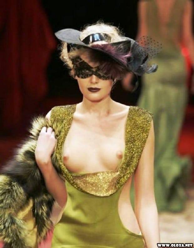 1 passarela lugar perfeito para mostrar os peitos 22