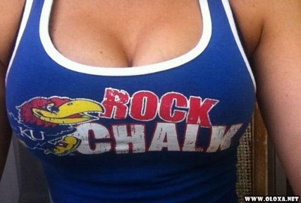 2 mulheres de peito 40