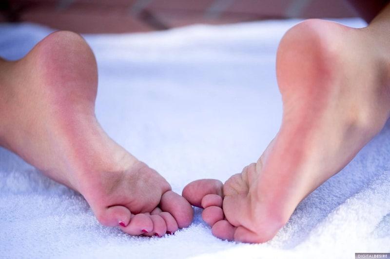 Abby Cross Gostosa ninfeta pelada na piscina 78