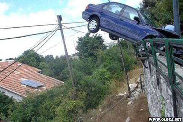 Acidentes automobilisticos incriveis sem nenhum sentido 3