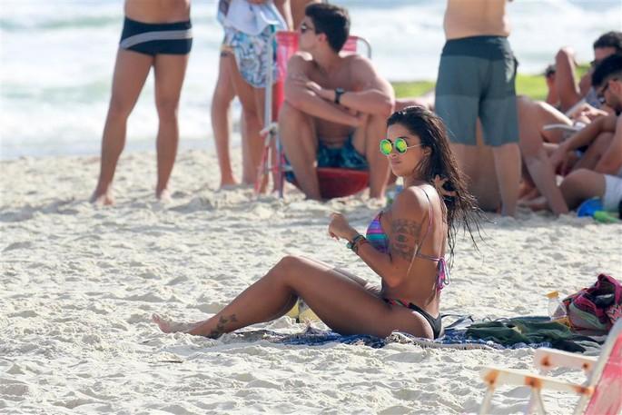 Aline Riscado nas praias do Rio de Janeiro 38
