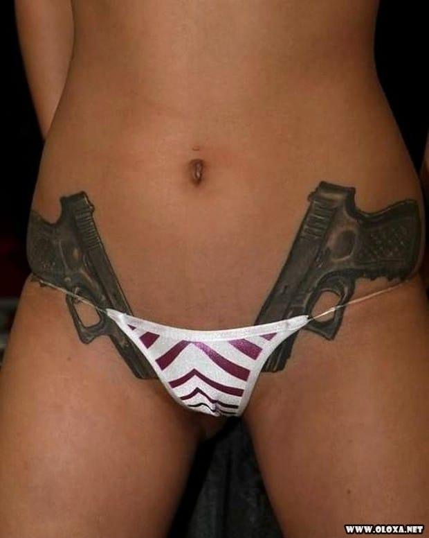 Belas garotas com armas tatuadas 7