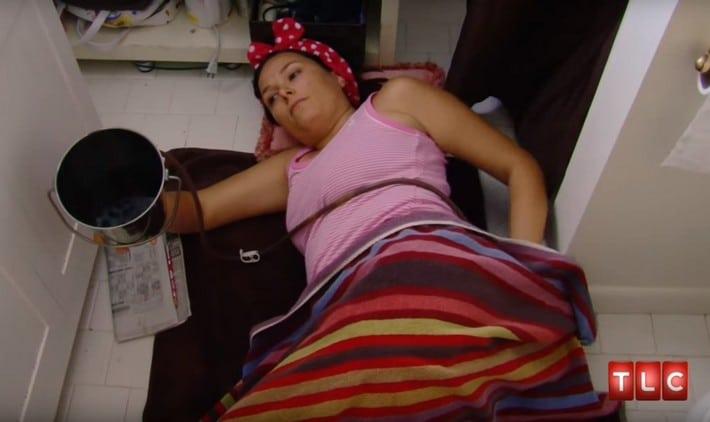 Casal americano são viciados em colocar café quente no ânus