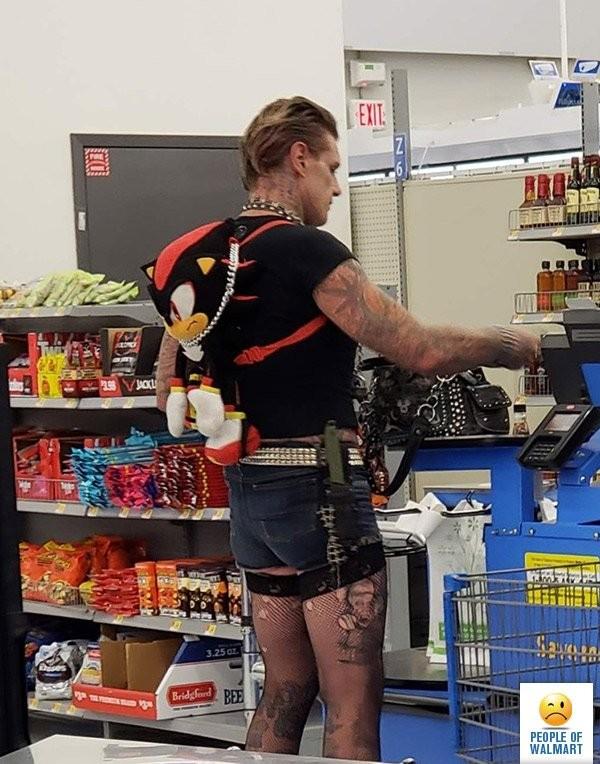 Clientes bizarros do Walmart pelo mundo 1