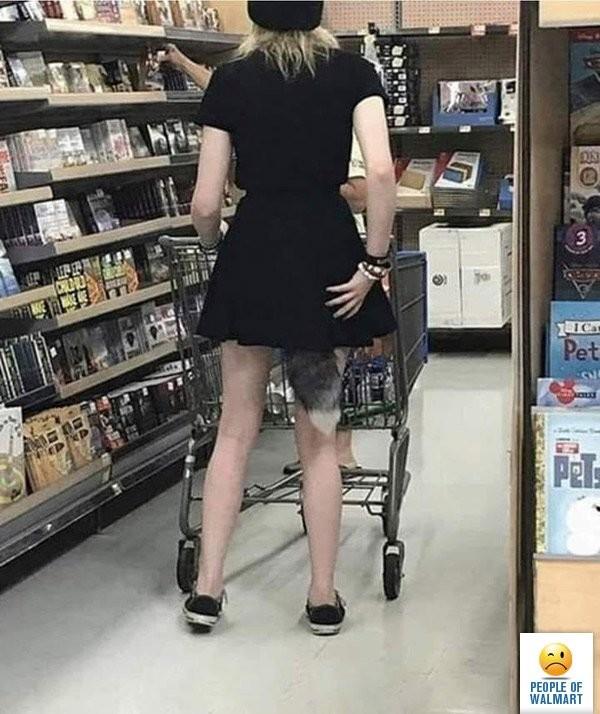 Clientes bizarros do Walmart pelo mundo 18