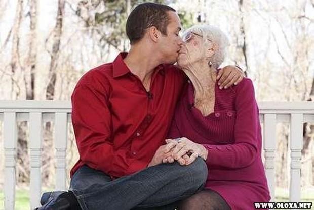 Eu amo dentaduras, diz homem de 31 anos que só namora velhas