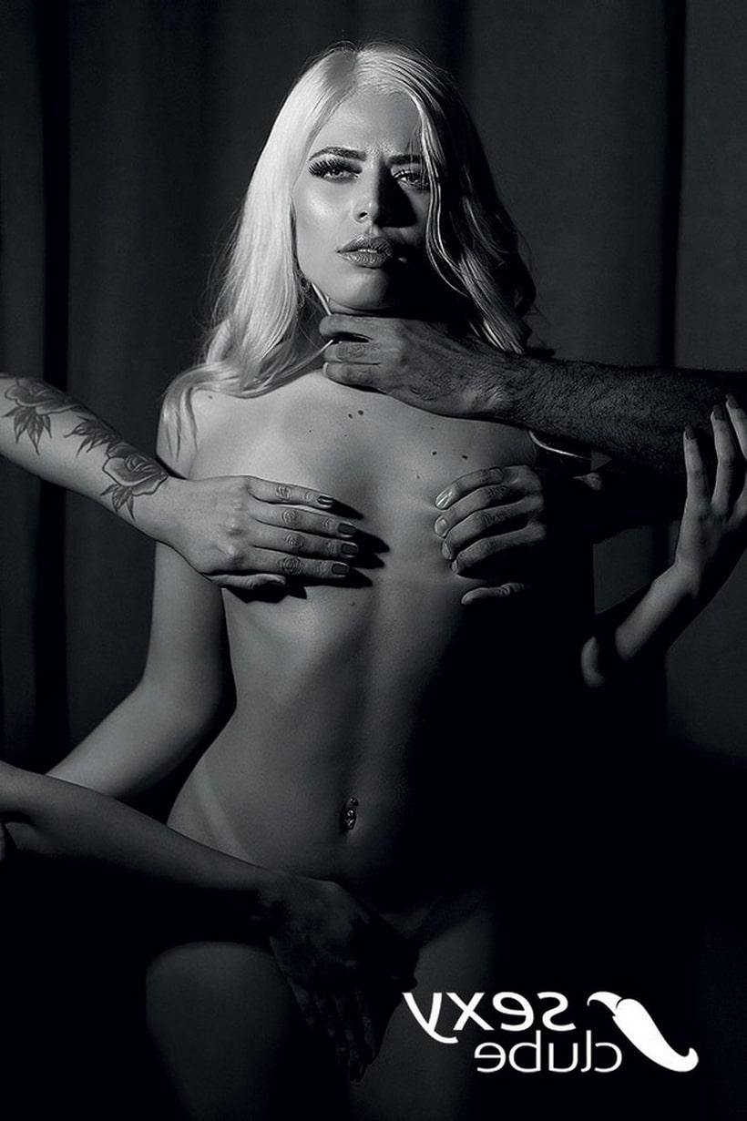 Flavia Tamayo nua na revista Sexy 10