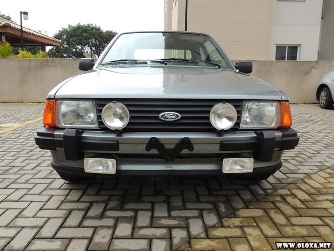 Ford Escort XR-3 1985 0KM é encontrado abandonado