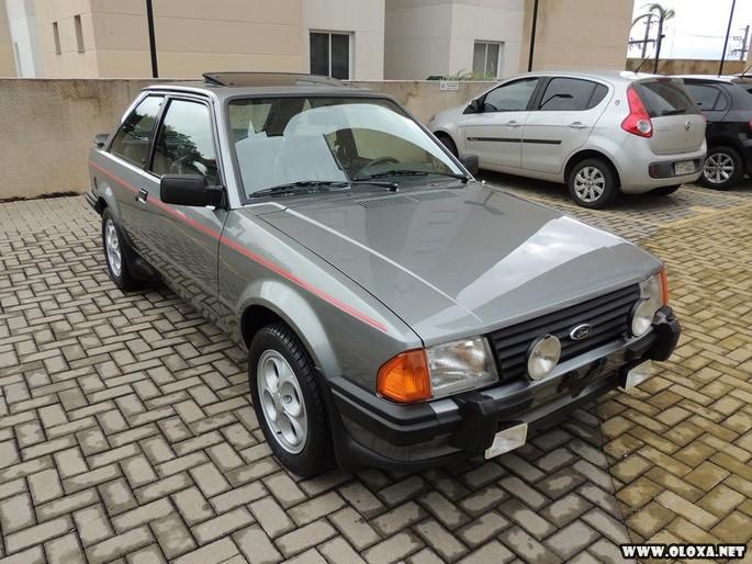 Ford Escort XR-3 1985 0KM é encontrado abandonado