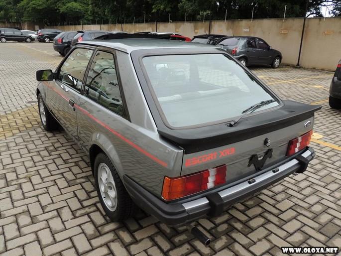 Ford Escort XR-3 1985 0KM é encontrado abandonado