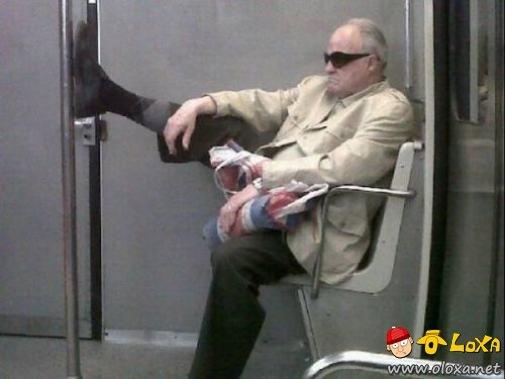 Funny-and-Weird-People-in-Subway_12