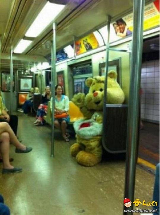 Funny-and-Weird-People-in-Subway_4