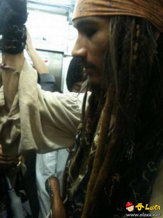 Funny-and-Weird-People-in-Subway_5