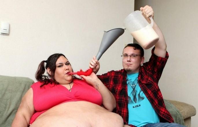 garota-quer-engordar-ate-nao-se-mexer-mais-2