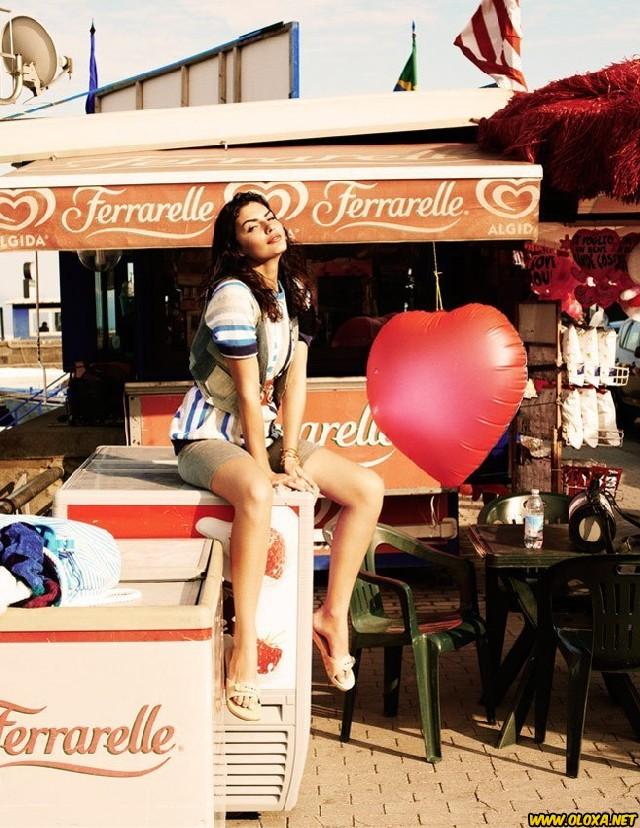 Garotas sexy: elas sabem, e fazem questão de esfregar na sua cara 17 Garotas Sexy Oloxa 4