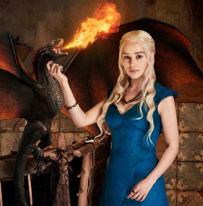 Gata da vez Emilia Clarke nua Daenerys Targaryen de Game of Thrones 1