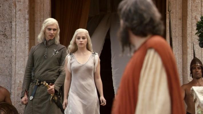 Gata da vez Emilia Clarke nua Daenerys Targaryen de Game of Thrones 31