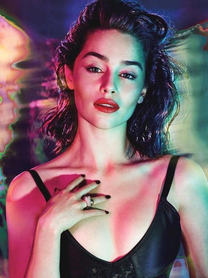 Gata da vez Emilia Clarke nua Daenerys Targaryen de Game of Thrones 5