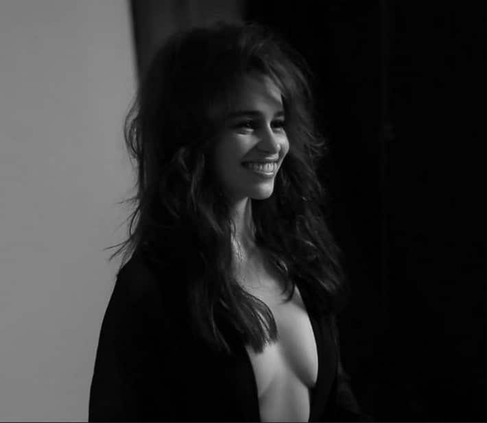 Gata da vez Emilia Clarke nua Daenerys Targaryen de Game of Thrones 9