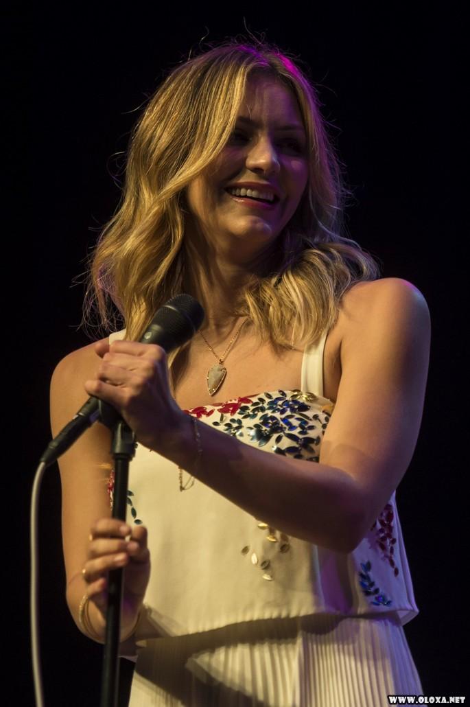 Gata da vez: Katharine McPhee (75 fotos) 46 Katharine McPhee opens for Seth MacFarlane at Ravinia Festival