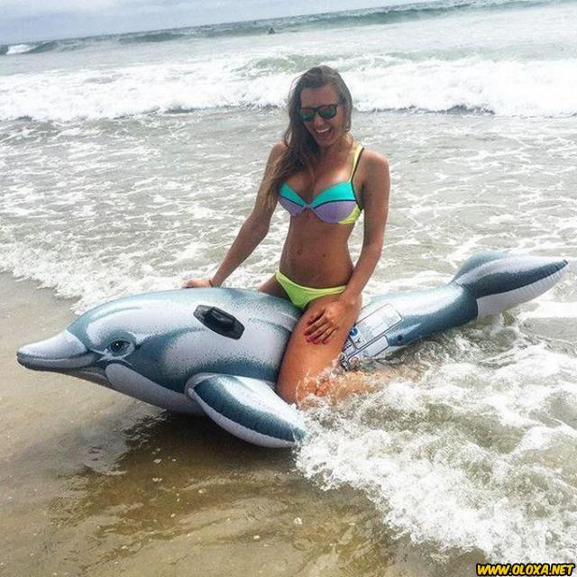 Gostosas de biquinis 36