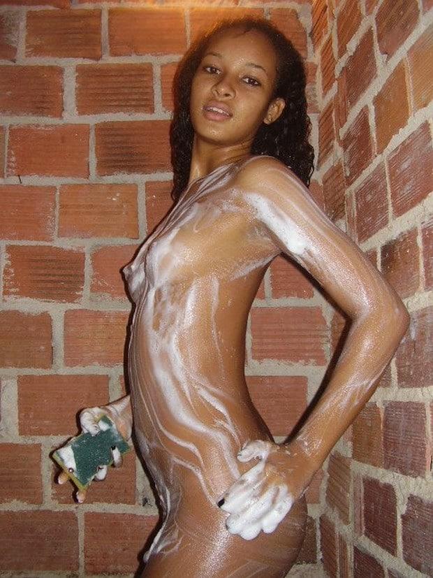 Sem reboco, sem frescura, só tesão bruto.