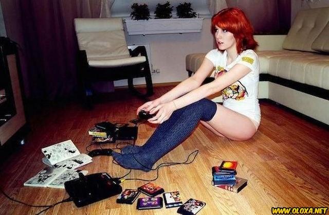 Gostosas jogando video game 14