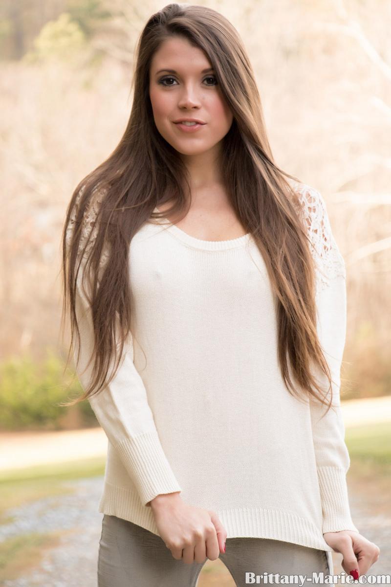 Novinha gostosa seduzindo em frente as câmeras