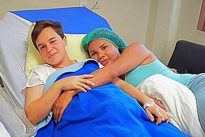 Homem que era mulher vai dar à luz a filho de mulher que era homem