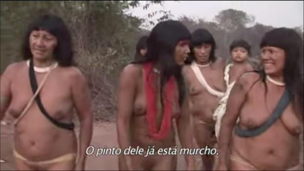 No Xingu, a noite é delas: elas invadem, provocam, montam e cantam — tudo por tradição (e tesão) No Xingu, a noite é delas: elas invadem, provocam, montam e cantam — tudo por tradição (e tesão)