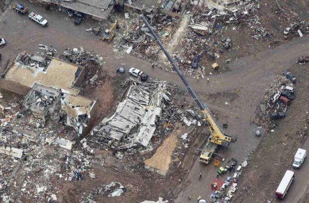 Moore apos furacao deixar a cidade devastada 1