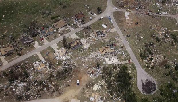 Moore apos furacao deixar a cidade devastada 11