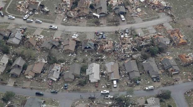 Moore apos furacao deixar a cidade devastada 13