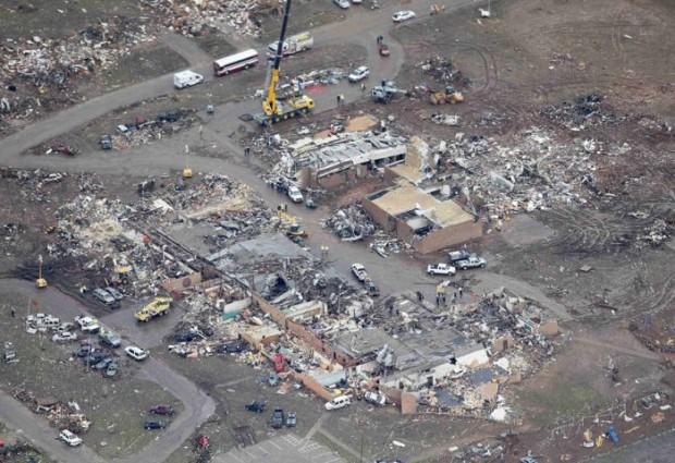 Moore apos furacao deixar a cidade devastada 19