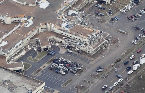 Moore apos furacao deixar a cidade devastada 22